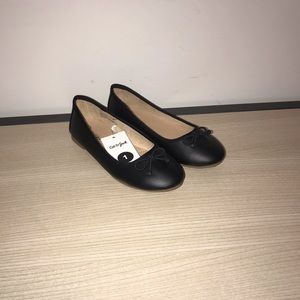 Brand New Black Flats for girls!